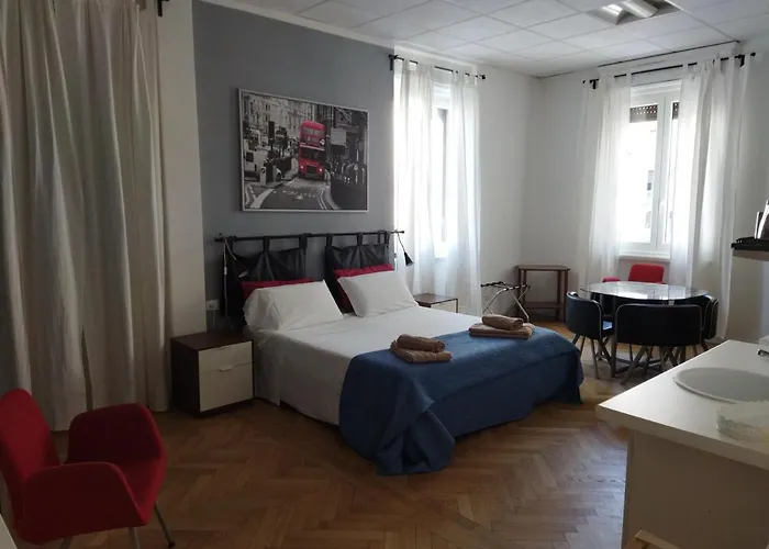 Piazza Goldoni 3* Triest